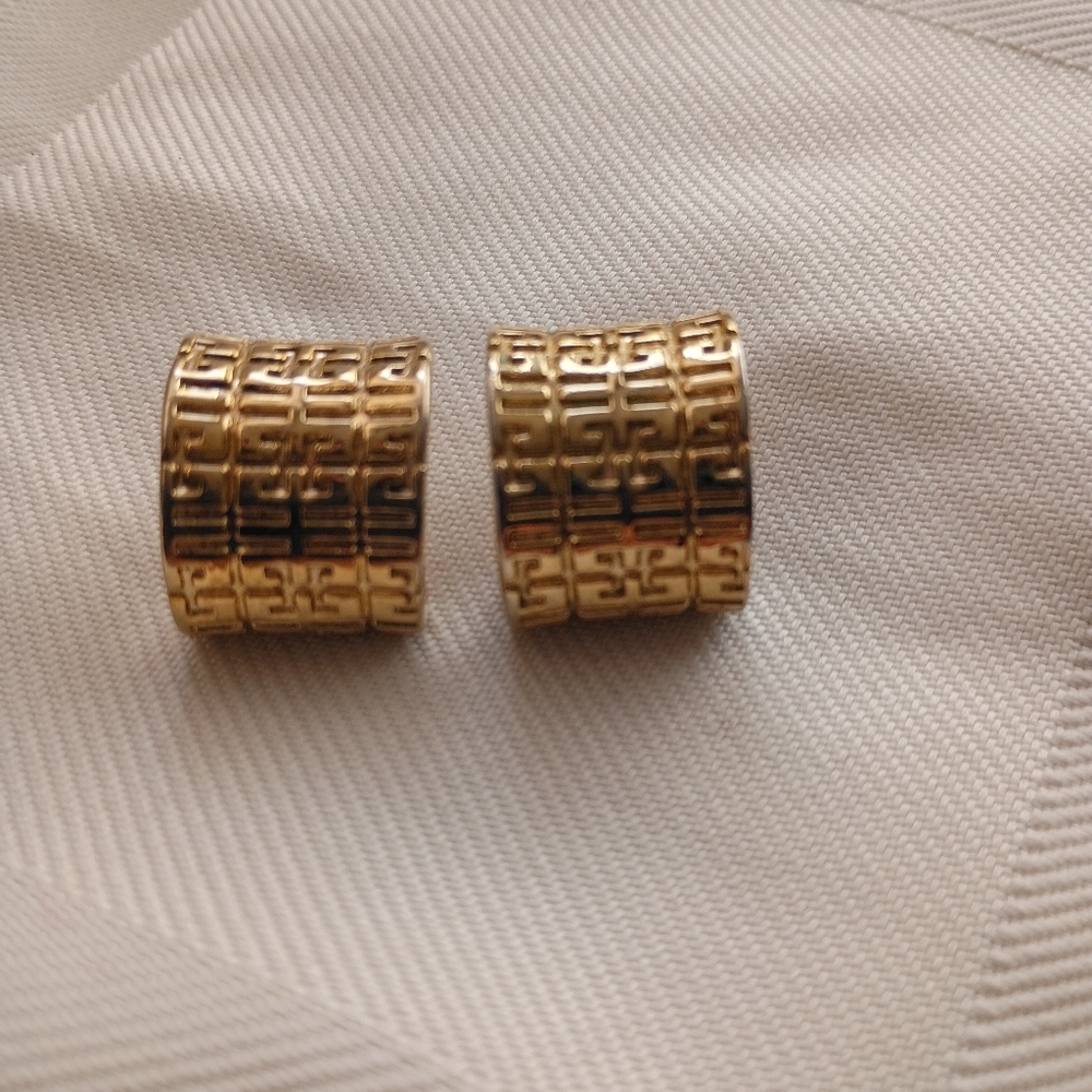 Givenchy Geometric Pattern Wide Vintage Gold Plated Pierced Earrings Authentic